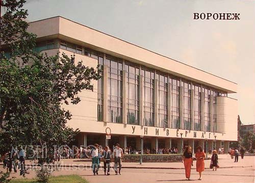 [quote=Prav69]..был дома у предков был там такой универмаг,точно..[/quote]
Теперь его снесли и построили новый торговый центр.
Было:
[img=left]http://www.mintorgmuseum.ru/store/images/card/trade/1327_full_Otkr-Univermag-Voroneg-89.jpg[/img]




















Стало:
[img=left]http://www.shoppingcenter-gallery-chizhov.ru/files/cgch.jpg[/img]




























[quote=Prav69]...он ещё существует,ну пипец..самый большой был.[/quote]
Сейчас самый большой вроде открылся в торговом центре, который на фото выше. Хотя Пролётка тоже большой зал имеет. Ещё и Спартак сильно увеличился, по местным меркам, конечно, до 1000 мест.
Пролетарий:
[img=left]http://prv.lori-images.net/0000891840-preview.jpg[/img]
























Новый Спартак:
[img=left]http://microlenta.compulenta.ru/upload/iblock/b2e/fasad_blue.jpg[/img]















[quote=Prav69]..да-да,а что там казино??[/quote]
Ну, между нами говоря, да.

[img=left]http://www.ummebel.ru/userdata/products/27/PC070031s.jpg[/img]